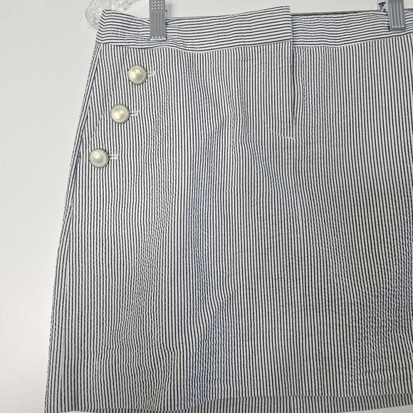 J Crew Factory Women's seersucker Mini Skirt Pinstripe Size 4 - Picture 2 of 7